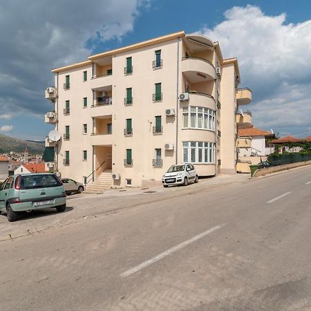 Apartman Dildo Apartment Trogir Exterior photo